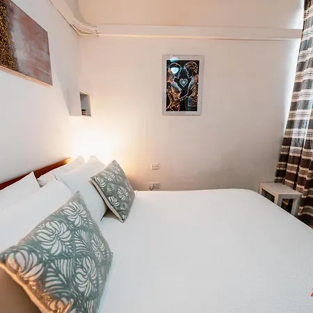 Peaceful Valley Views, A Short Walk From The Coast