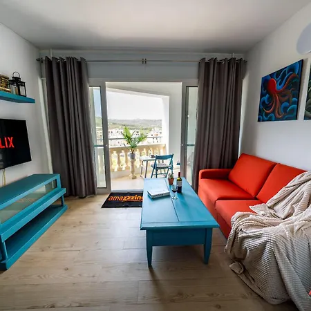 Peaceful Valley Views, A Short Walk From The Coast *