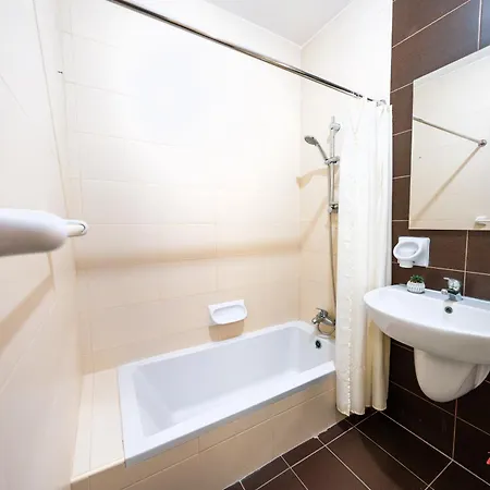 Apartament Peaceful Valley Views, A Short Walk From The Coast